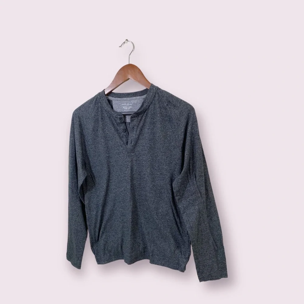Banana Republic Quick Dry Henley Shirt Men's Small Gray Long Sleeve